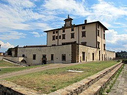 260px-Forte_belvedere,_edificio_principale_07.JPG