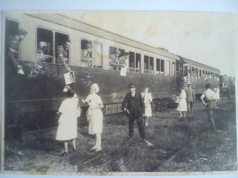 FOTO TRENO A.O.I. SOLDATI E CROCEROSSINE.jpg